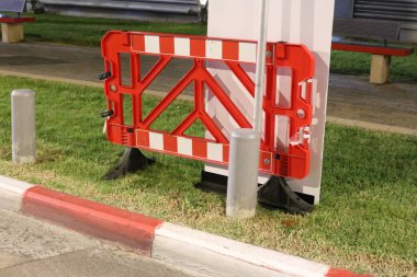 İsrail'in kuzeyinde Akdeniz kıyısında bir parkta çit 