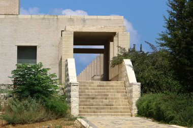 Bir yapının veya yapının merdiven elemanı bir dizi basamaktan oluşur 