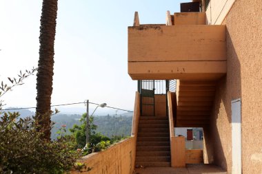 Bir yapının veya yapının merdiven elemanı bir dizi basamaktan oluşur 