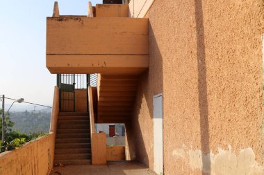 Bir yapının veya yapının merdiven elemanı bir dizi basamaktan oluşur 