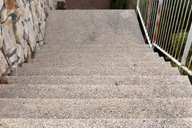 Bir yapının veya yapının merdiven elemanı bir dizi basamaktan oluşur 