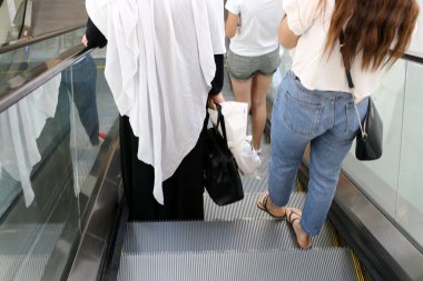 Bir yapının veya yapının merdiven elemanı bir dizi basamaktan oluşur 