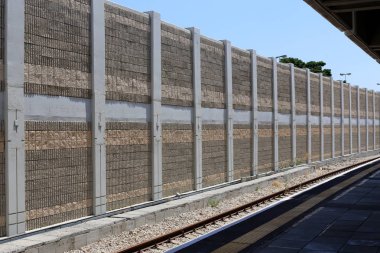demiryolu vagonları ve demiryolu rayları İsrail Devleti topraklarından geçer 