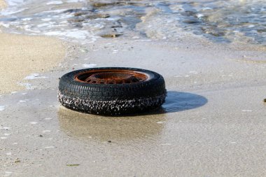 Tekerlek - eksen üzerinde serbestçe dönen ve üzerine yerleştirilen gövdenin yuvarlanmasını sağlayan bir disk 