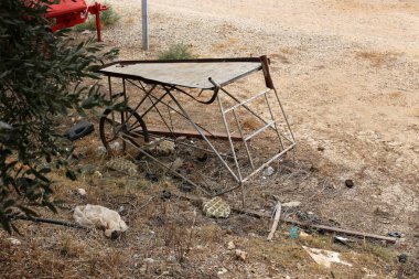 Tekerlek - eksen üzerinde serbestçe dönen ve üzerine yerleştirilen gövdenin yuvarlanmasını sağlayan bir disk 