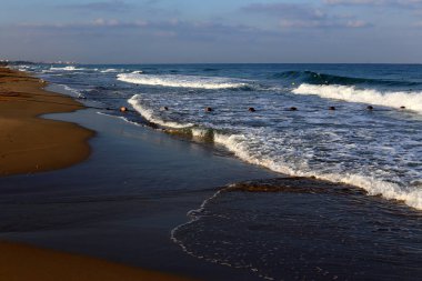 İsrail devletinin kuzeyinde Akdeniz'in ıssız kıyıları 