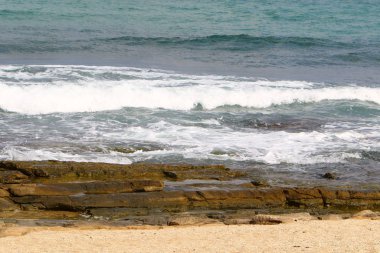 İsrail devletinin kuzeyinde Akdeniz'in ıssız kıyıları 