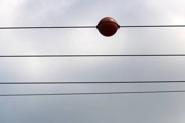 Srail Kuzeyinde Elektrik Akan Bir Kutup Üzerinde Elektrik Telleri — Stok fotoğraf