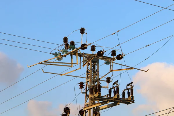 Elektriska Ledningar Stolpe Längs Vilken Strömmar Norra Israel — Stockfoto