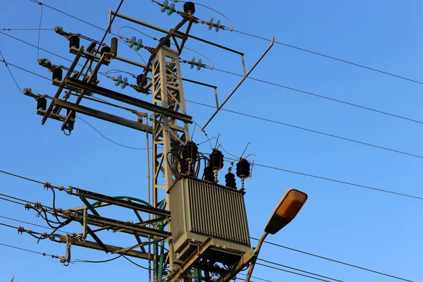 Fili Elettrici Palo Lungo Quale Scorre Elettricità Nel Nord Israele — Foto Stock