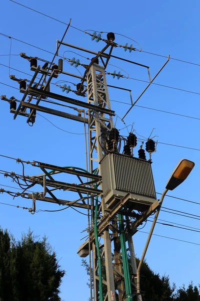 Fili Elettrici Palo Lungo Quale Scorre Elettricità Nel Nord Israele — Foto Stock