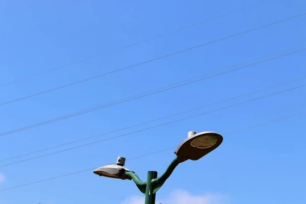 Elektrische Draden Een Paal Waarlangs Elektriciteit Stroomt Het Noorden Van — Stockfoto