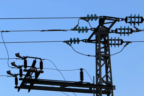 Elektriska Ledningar Stolpe Längs Vilken Strömmar Norra Israel — Stockfoto
