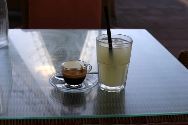 Sul Tavolo Del Ristorante Caffè Caldo — Foto Stock