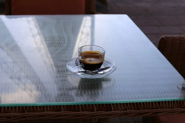 Auf Dem Tisch Restaurant Steht Heißer Kaffee — Stockfoto