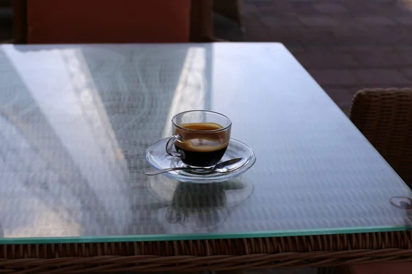 Auf Dem Tisch Restaurant Steht Heißer Kaffee — Stockfoto