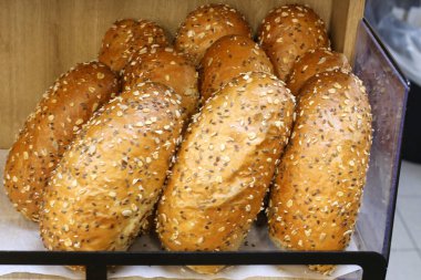 İsrail'de bir mağazada satılan ekmek ve fırın ürünleri 