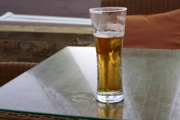 Dans Restaurant Sur Une Table Israël Est Verre Bière Froide — Photo