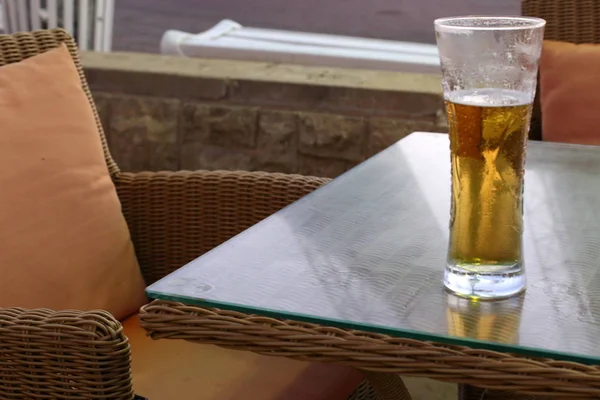 Dans Restaurant Sur Une Table Israël Est Verre Bière Froide — Photo