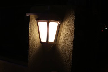 kuzey İsrail'de bir şehir parkı yüklü aydınlatma için fener 