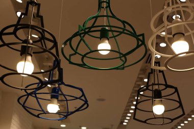 kuzey İsrail'de bir şehir parkı yüklü aydınlatma için fener 