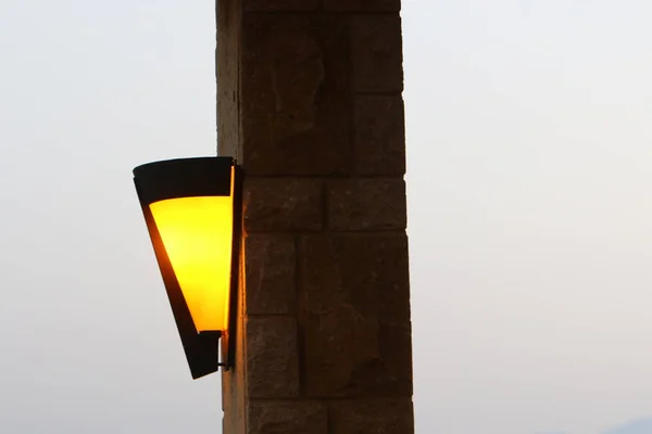 Lanterna Para Iluminação Instalada Parque Cidade Norte Israel — Fotografia de Stock