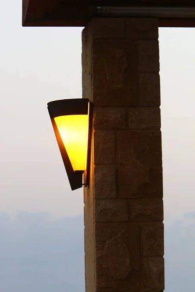 Linterna Para Iluminación Instalada Parque Urbano Norte Israel —  Fotos de Stock