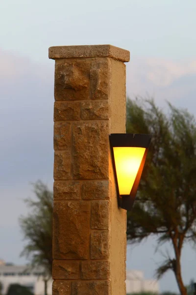 Linterna Para Iluminación Instalada Parque Urbano Norte Israel —  Fotos de Stock