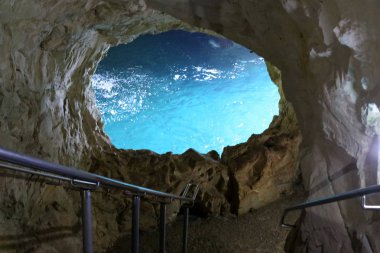 İsrail'in kuzeyinde Akdeniz kıyısında Rosh Hanikra dağlarında grottoes 