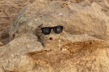 İsrail'de Akdeniz kıyılarında dağlarda taş ve kaya doku ve renk 