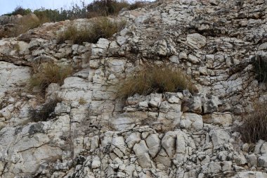 İsrail'de Akdeniz kıyılarında dağlarda taş ve kaya doku ve renk 