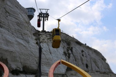 Rosh Hanikra İsrail'in kuzeyinde Akdeniz üzerinde dağlarda Cableway 
