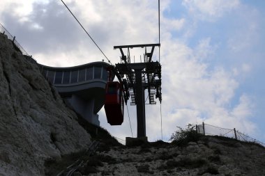 Rosh Hanikra İsrail'in kuzeyinde Akdeniz üzerinde dağlarda Cableway 