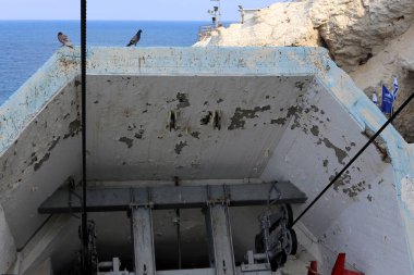 Rosh Hanikra İsrail'in kuzeyinde Akdeniz üzerinde dağlarda Cableway 