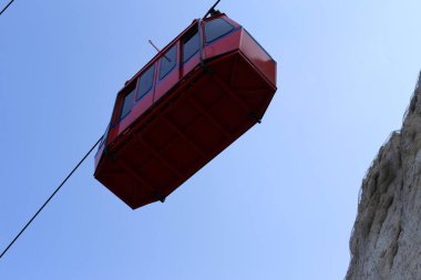 Rosh Hanikra İsrail'in kuzeyinde Akdeniz üzerinde dağlarda Cableway 