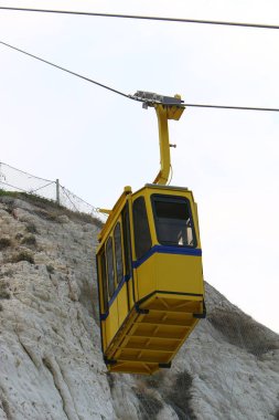 Rosh Hanikra İsrail'in kuzeyinde Akdeniz üzerinde dağlarda Cableway 