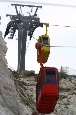 Rosh Hanikra İsrail'in kuzeyinde Akdeniz üzerinde dağlarda Cableway 