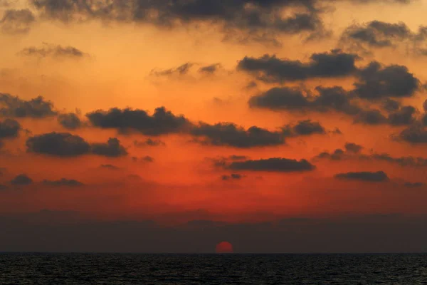 Sole Tramonta All Orizzonte Nel Mar Mediterraneo Nel Nord Israele — Foto Stock