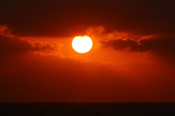 Sol Pone Sobre Horizonte Mar Mediterráneo Norte Israel Día Termina — Foto de Stock