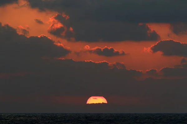 Soleil Couche Sur Horizon Dans Mer Méditerranée Dans Nord Israël — Photo