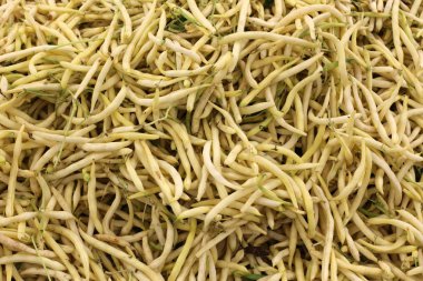 taze meyve ve sebze İsrail'in Acre kentinde sebze pazarında satılmaktadır 