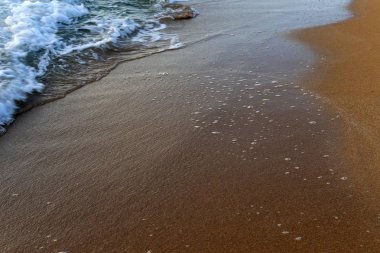 İsrail'in kuzeyinde Akdeniz kıyılarında ıssız plaj 