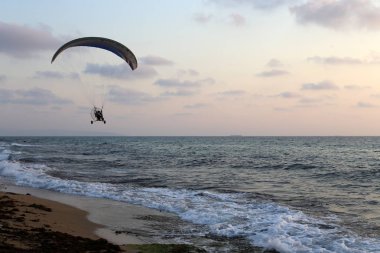 İsrail'in kuzeyinde Akdeniz kıyılarında ıssız plaj 