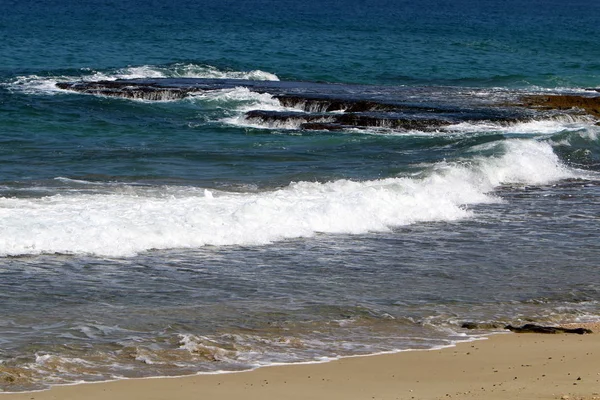 Opuszczona Plaża Nad Brzegiem Morza Śródziemnego Północnej Części Izraela — Zdjęcie stockowe