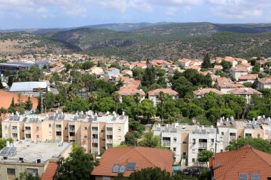 çatı - atmosferik yağış korumak için hizmet veren binanın üst yapısı, 