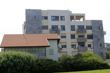 çatı - atmosferik yağış korumak için hizmet veren binanın üst yapısı, 