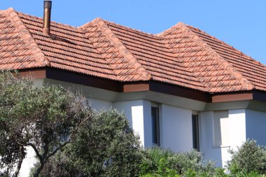 çatı - atmosferik yağış korumak için hizmet veren binanın üst yapısı, 