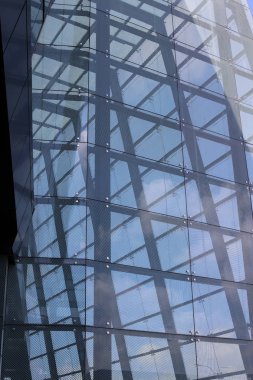 İsrail'de büyük bir şehrin sokaklarında mimari ve inşaat geometrik rakamlar 