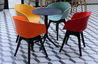 Bir eğlence sandalye İsrail'de Akdeniz kıyısında bir açık hava parkı duruyor 