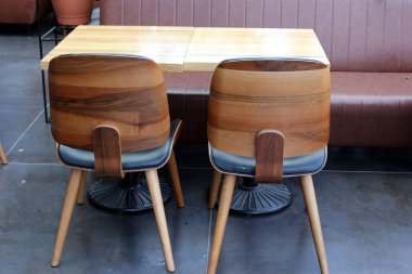 Bir eğlence sandalye İsrail'de Akdeniz kıyısında bir açık hava parkı duruyor 